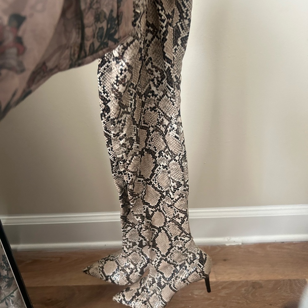 Chic Snakeskin Knee-High Boots
